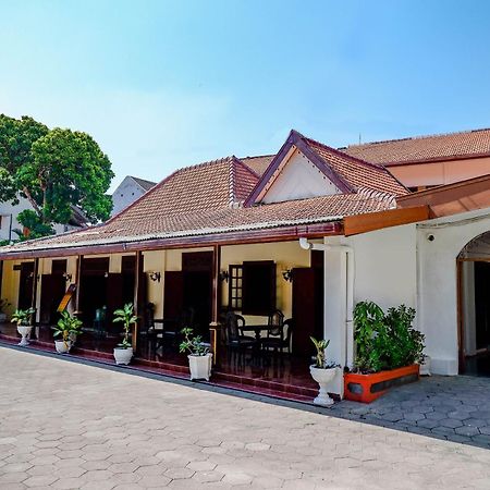 OYO 1644 Hotel Griya Kencana Solo Exterior foto
