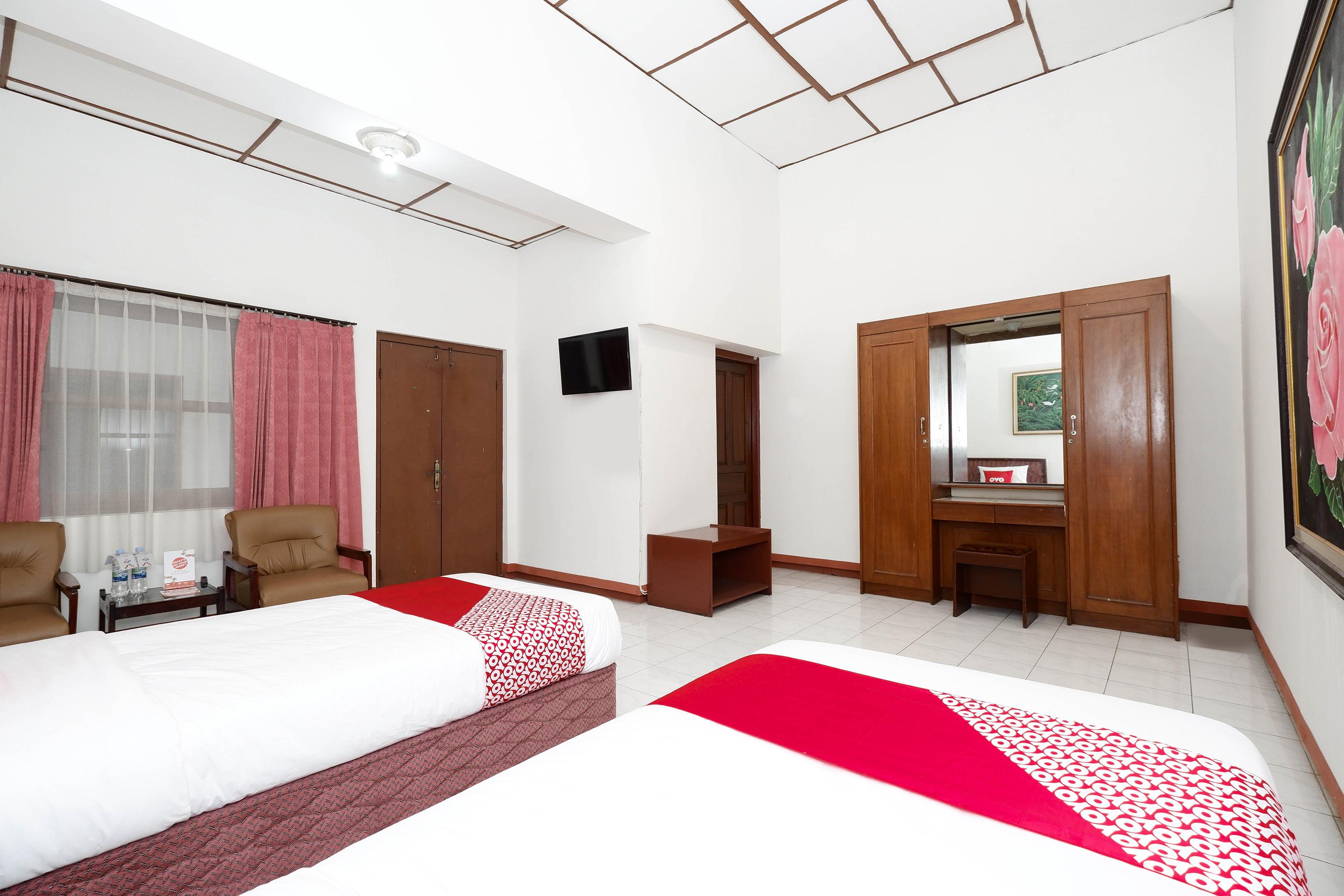 OYO 1644 Hotel Griya Kencana Solo Exterior foto
