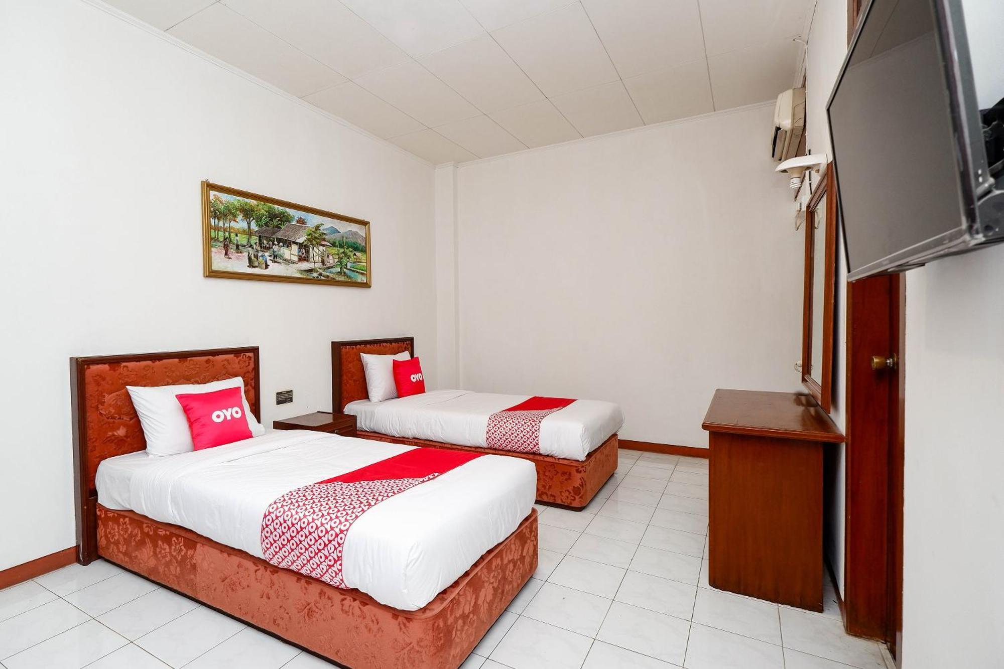 OYO 1644 Hotel Griya Kencana Solo Exterior foto