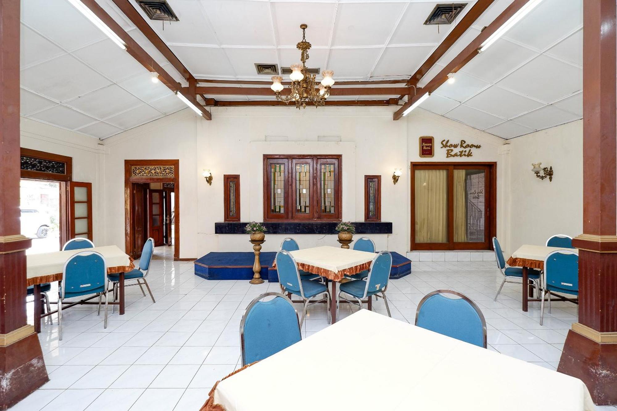 OYO 1644 Hotel Griya Kencana Solo Exterior foto