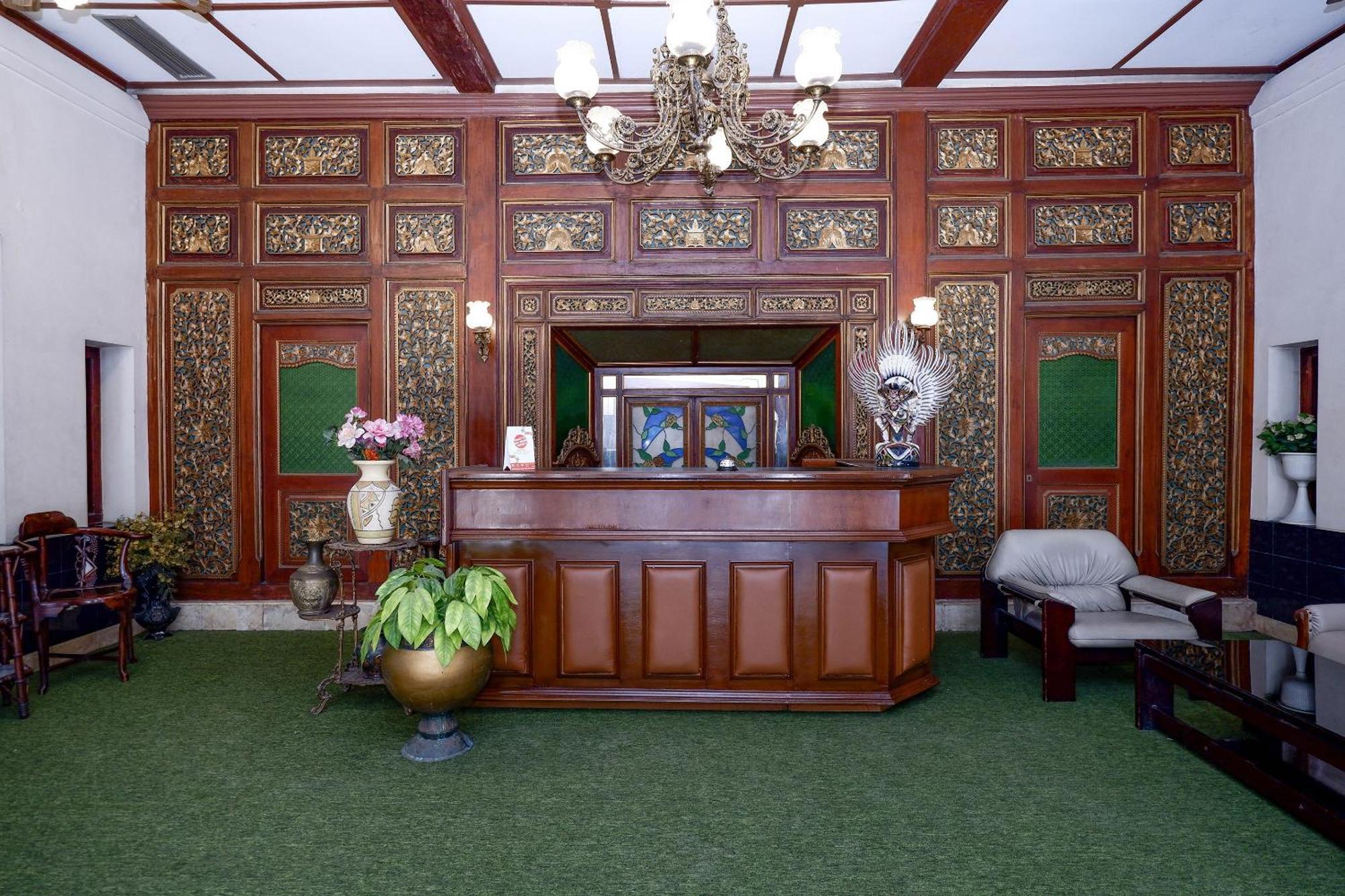 OYO 1644 Hotel Griya Kencana Solo Exterior foto